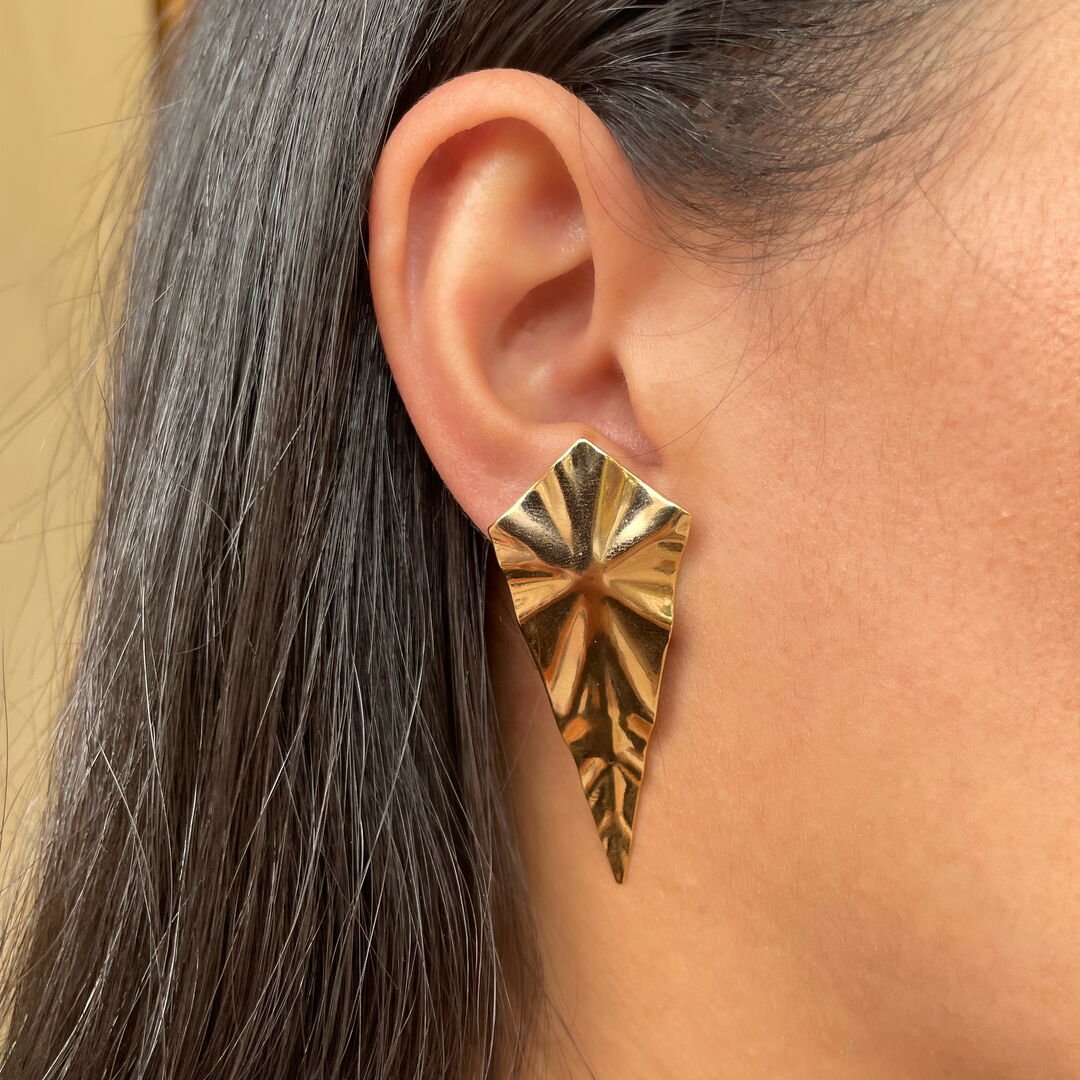 Brinco Liso Ponta de Lança Dourado