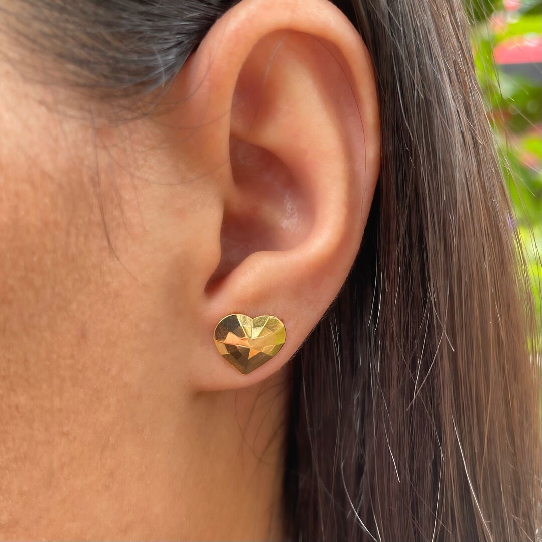 Brinco Coração 3D Facetado Dourado
