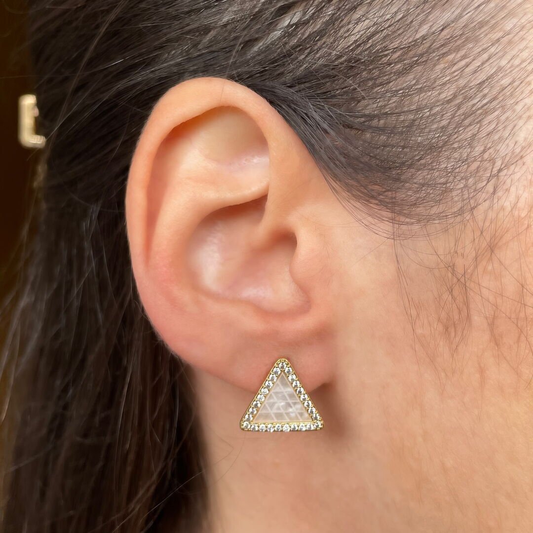 Brinco Triangular de Madre Pérola Cravejado Cristal Dourado
