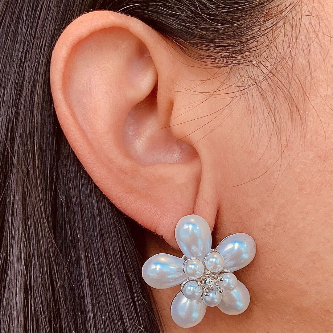 Brinco Flor de Pérola GG c/ 1 Zircônia Prateado
