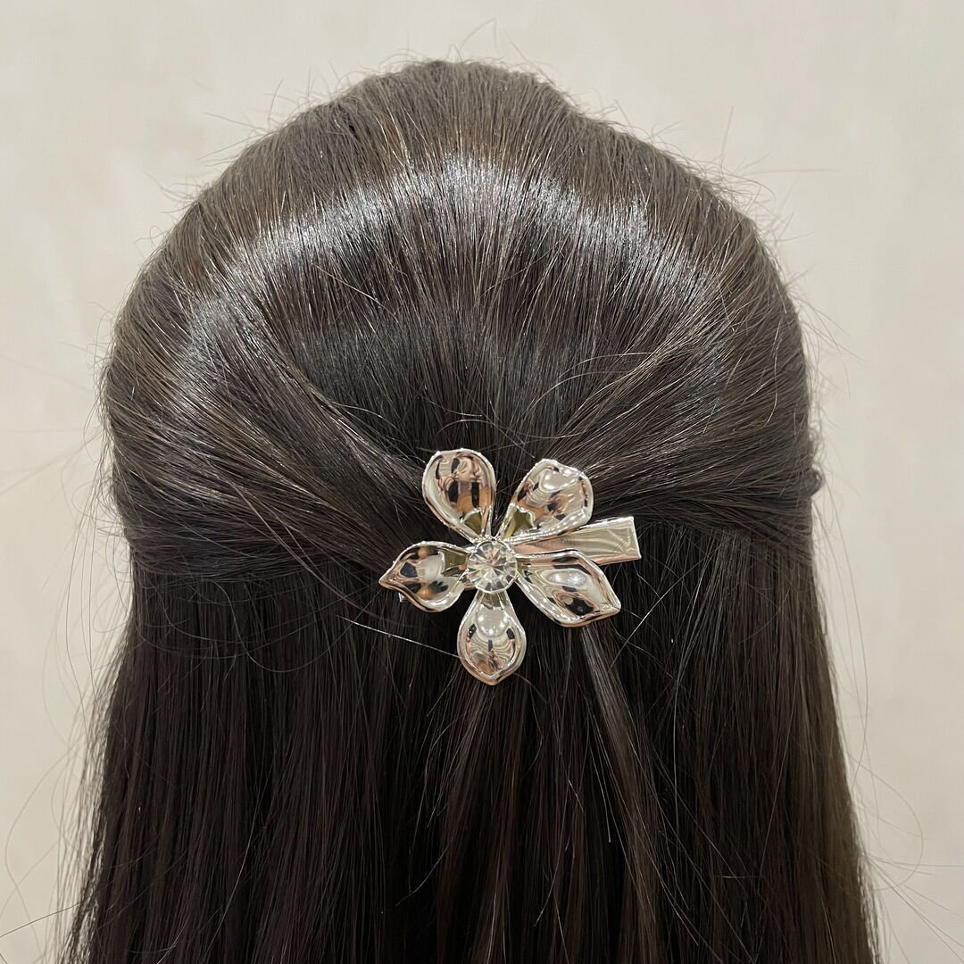 Hair Clip Flor C/ Strass Liso Prateado