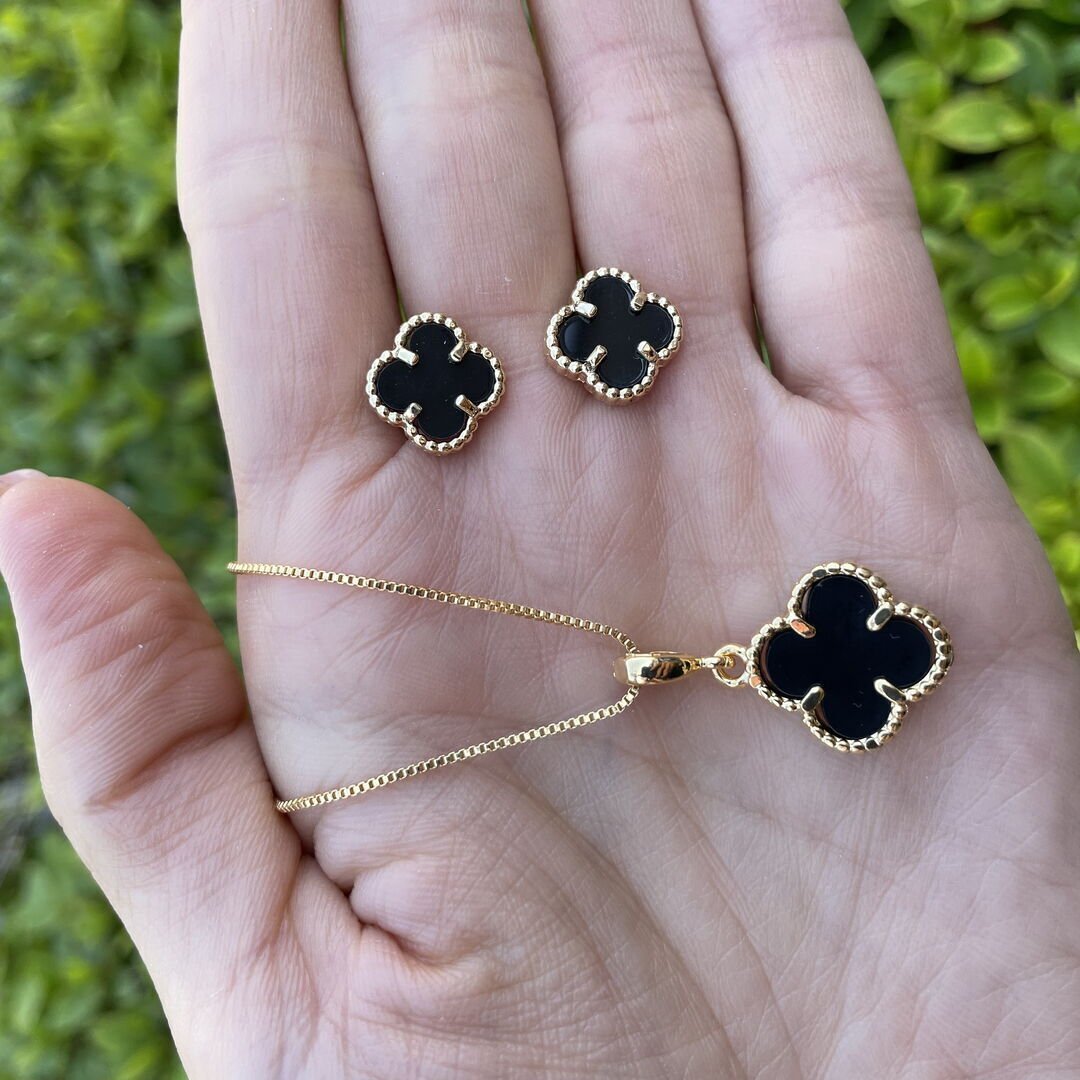 Conjunto Trevo Preto Dourado