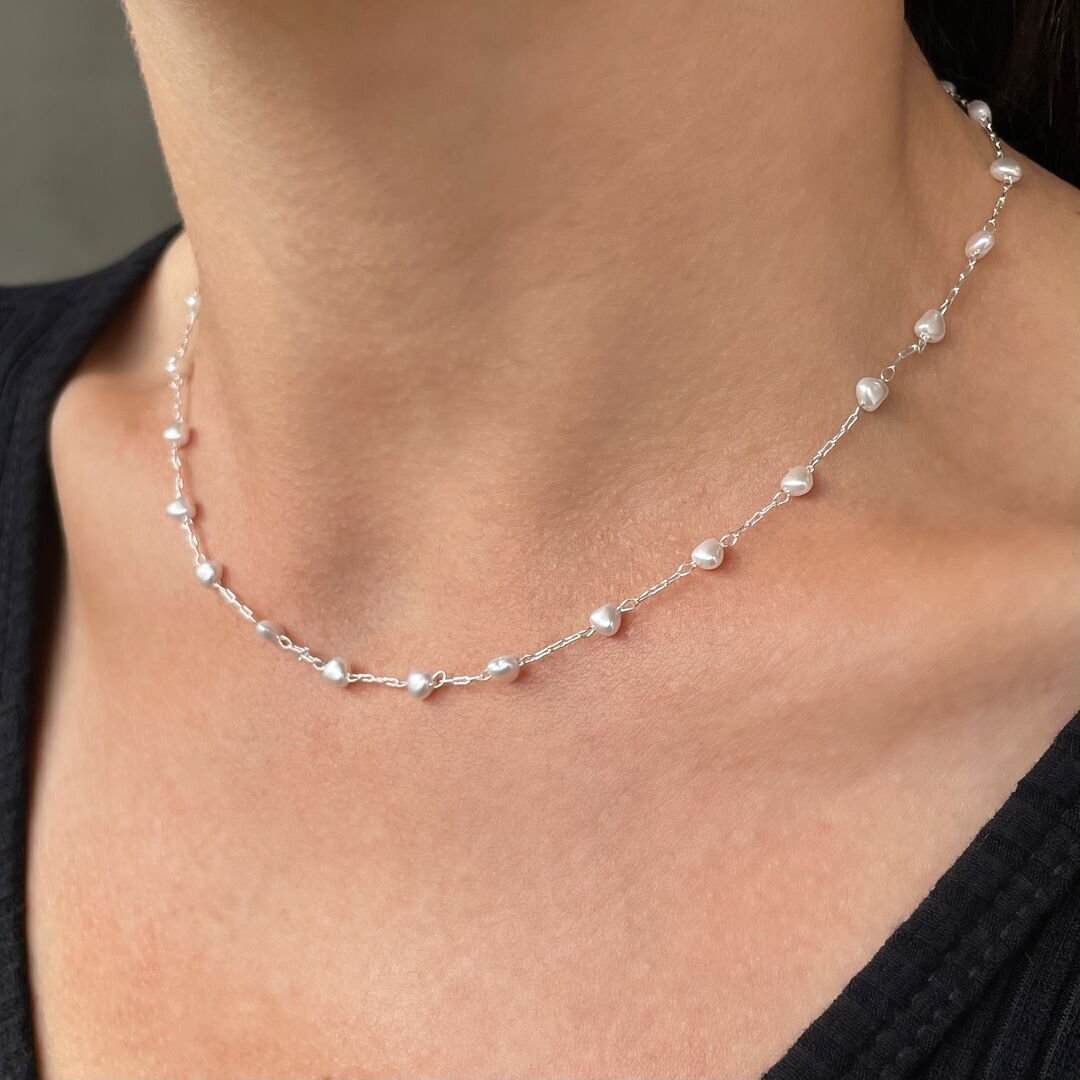 Choker de Pérolas de Coração Lisa Prateada