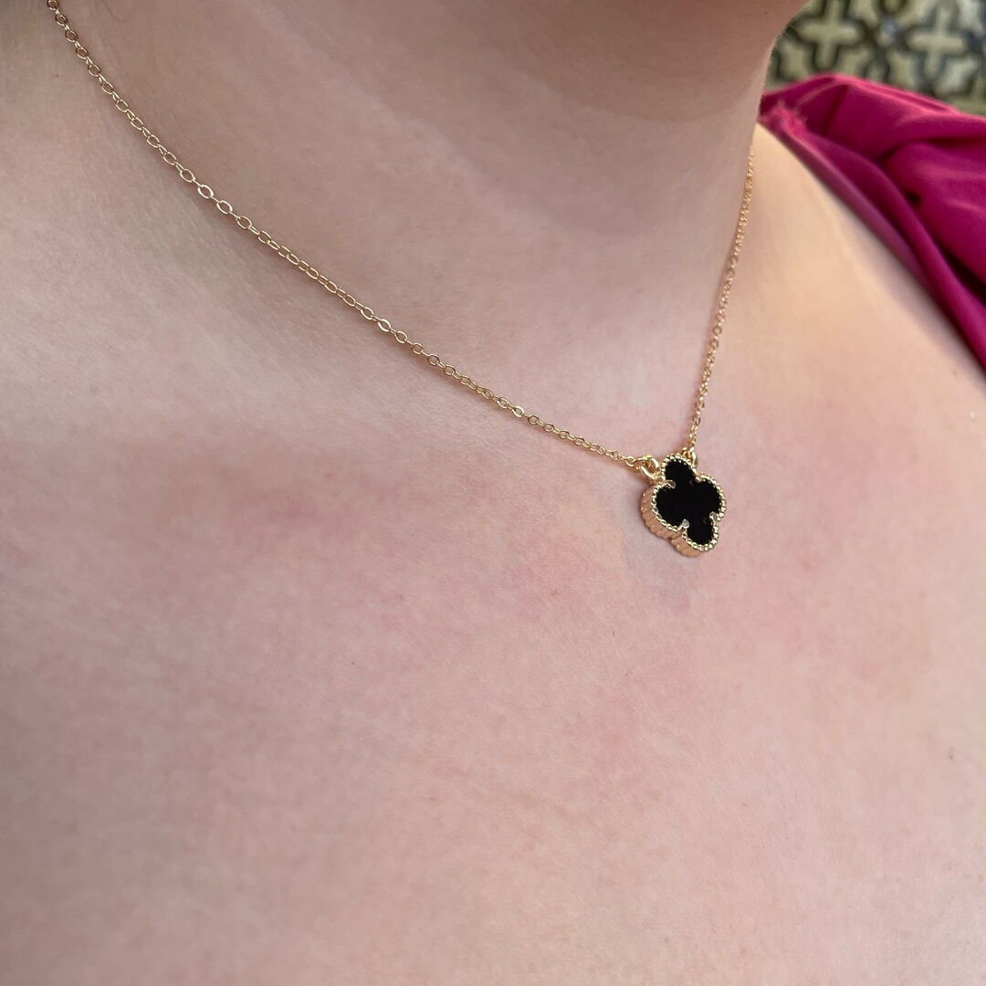 Colar Trevo c/ 1 Pingente Preto Dourado