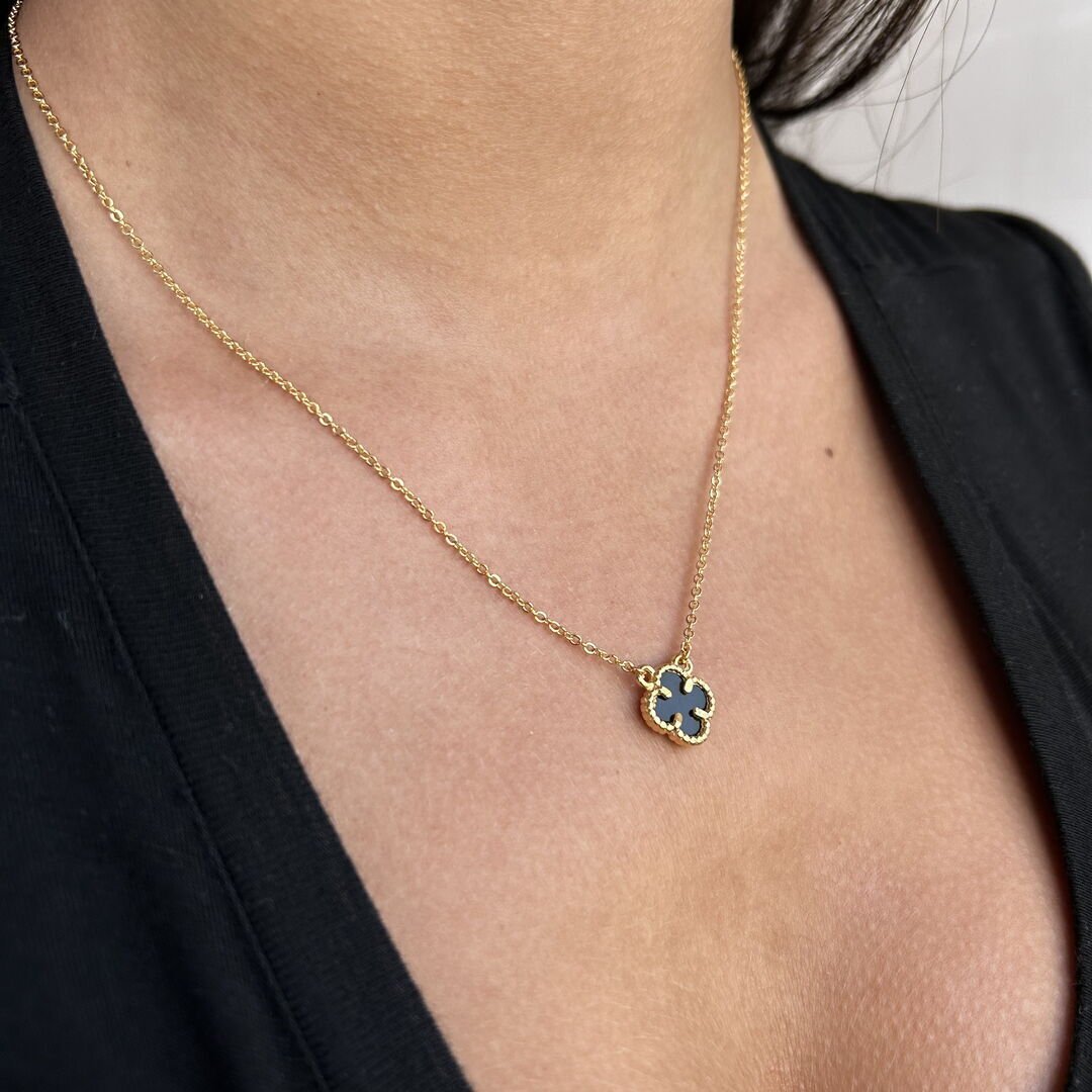 Colar Trevo c/ 1 Pingente P Preto Dourado