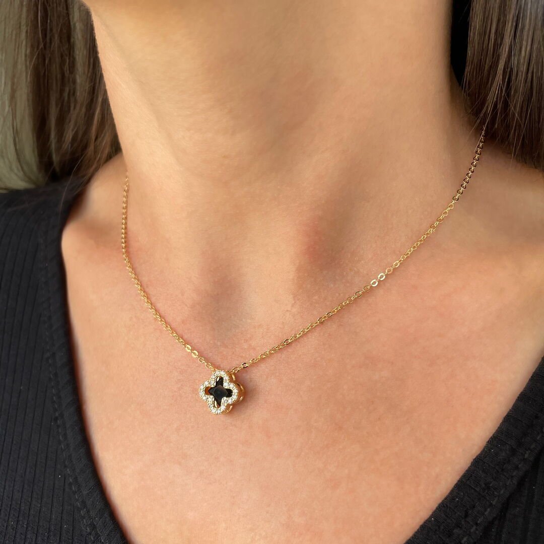 Colar de Trevo Vidro Preto Cravejado Cristal Dourado