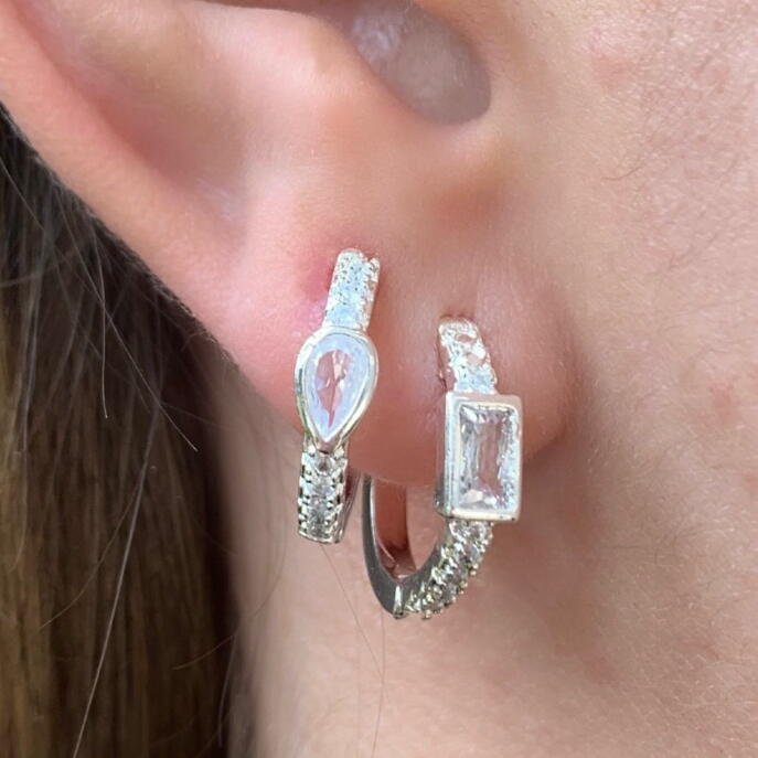 Duo Argola Gota + Argola Baguete Cravejadas Cristal Prateada