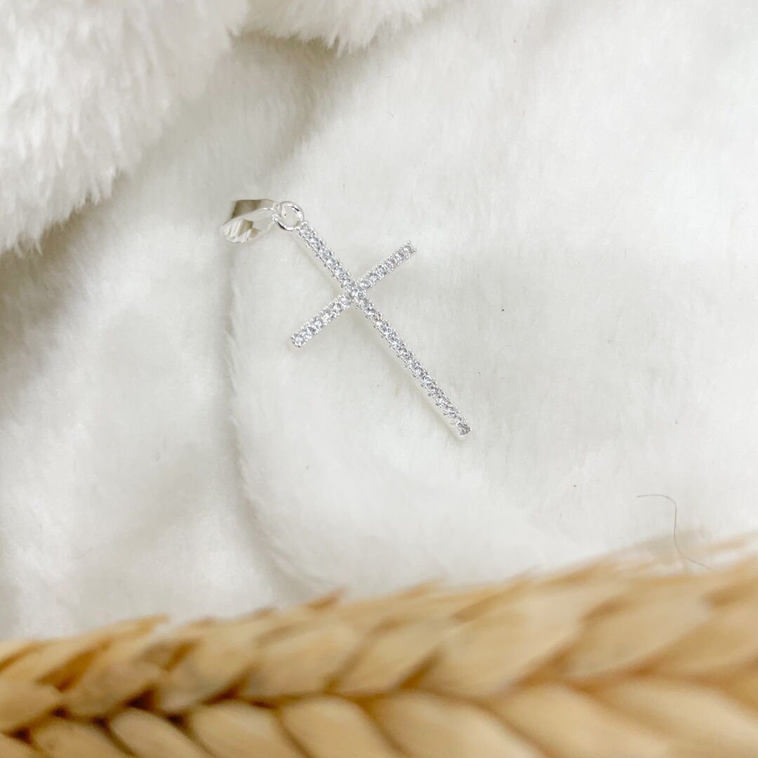 Pingente Crucifixo P Cravejado Cristal Liso Prateado