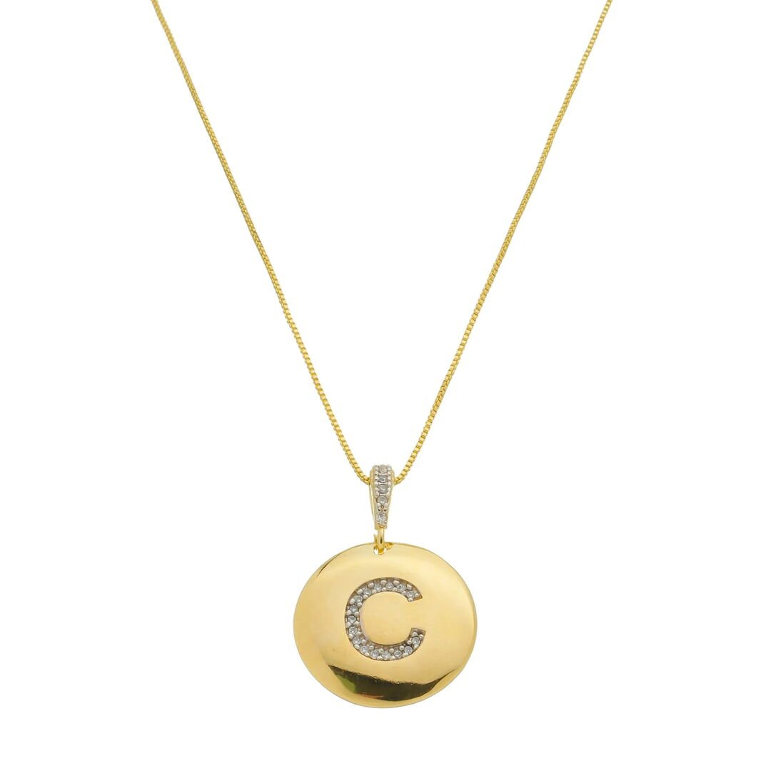 Pingente Letra C Moeda Tássia Cravejado Cristal Dourado