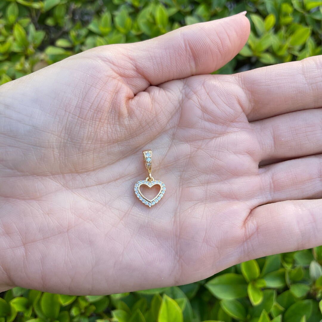 Pingente de Coração P Vazado Cravejado Cristal Dourado