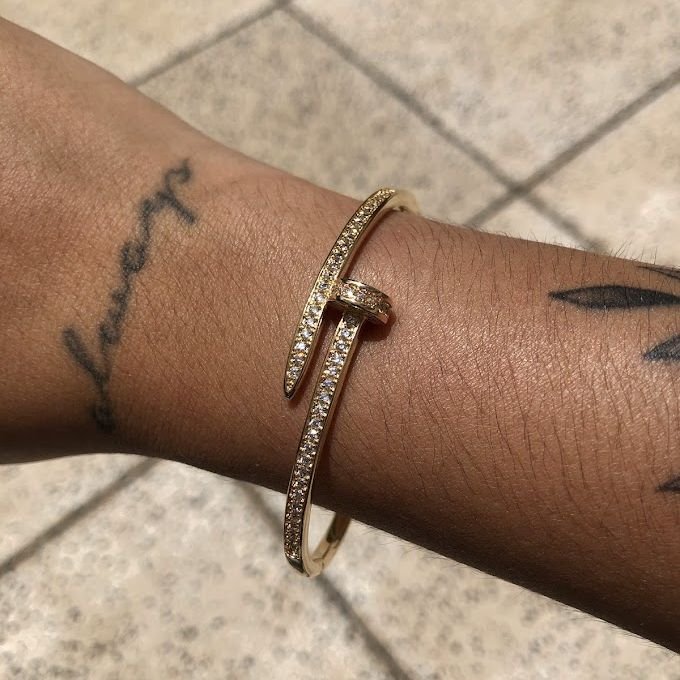 Bracelete Prego Cart Cravejado Cristal Dourado