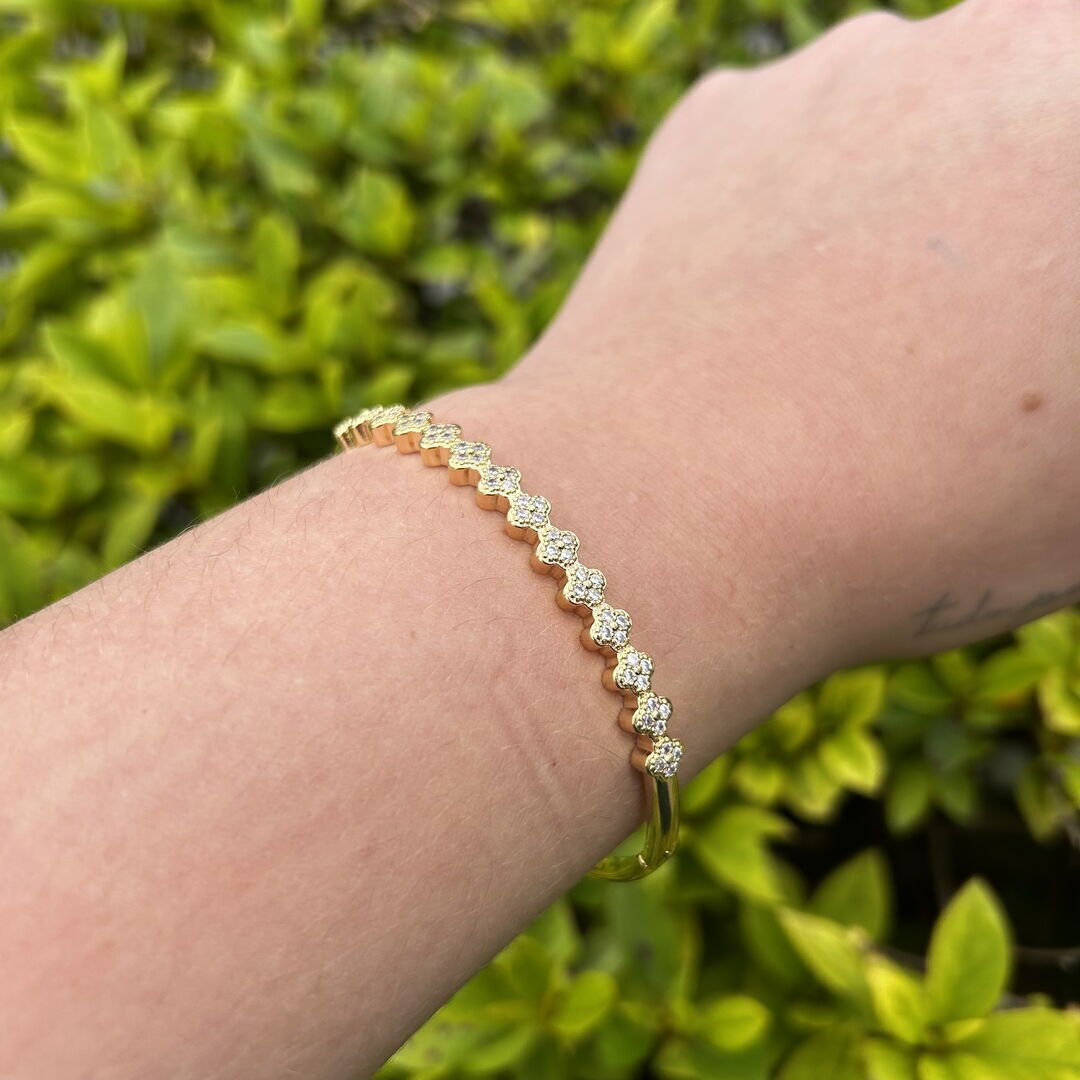 Bracelete 14 Trevos Cravejados Cristal Dourado