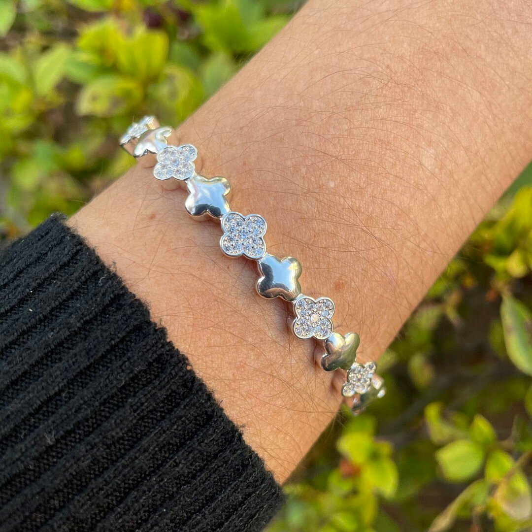 Bracelete c/ 5 Trevos Lisos e 6 Trevos Cravejados Cristal Prateado