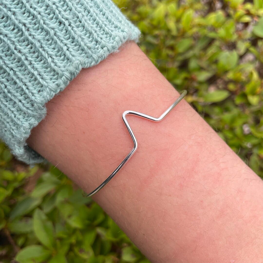 Bracelete Aberto V Liso Prateado