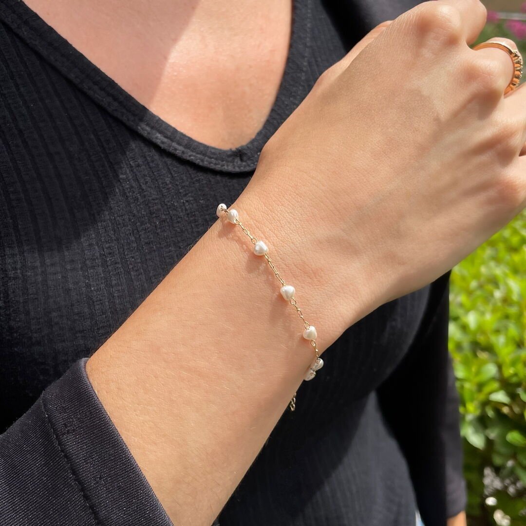 Pulseira de Pérolas de Coração Lisa Dourada